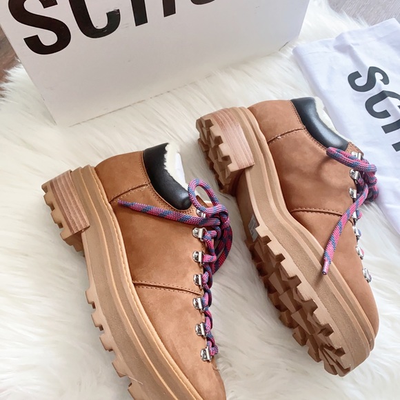 Brand new boots - Picture 3 of 7